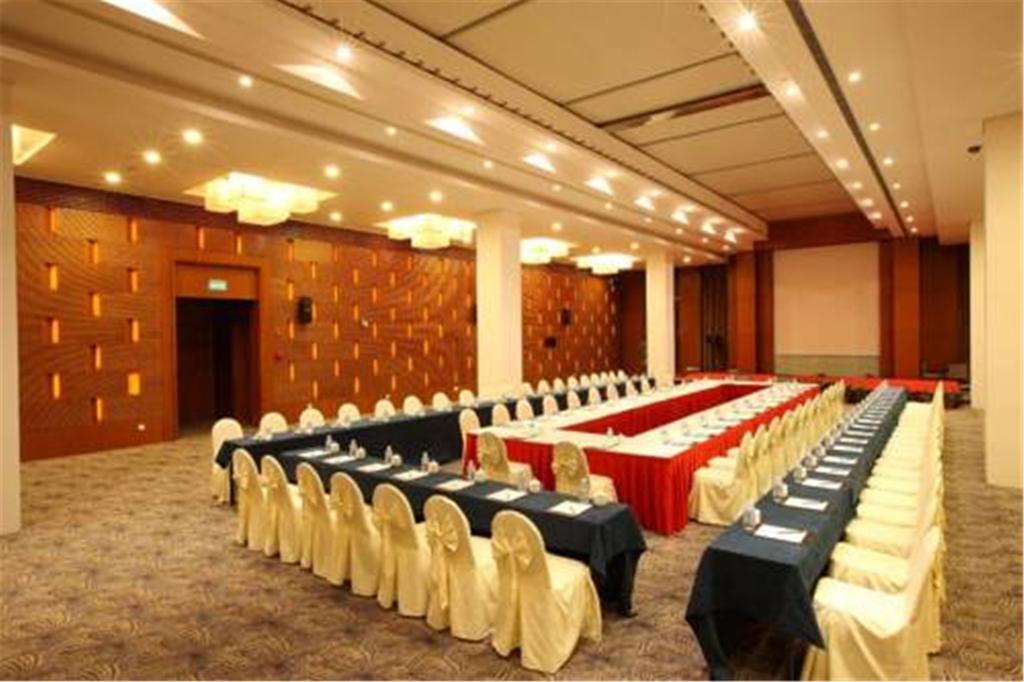 Howard Johnson Plaza Lingang Shanghai Nanhui Exteriér fotografie
