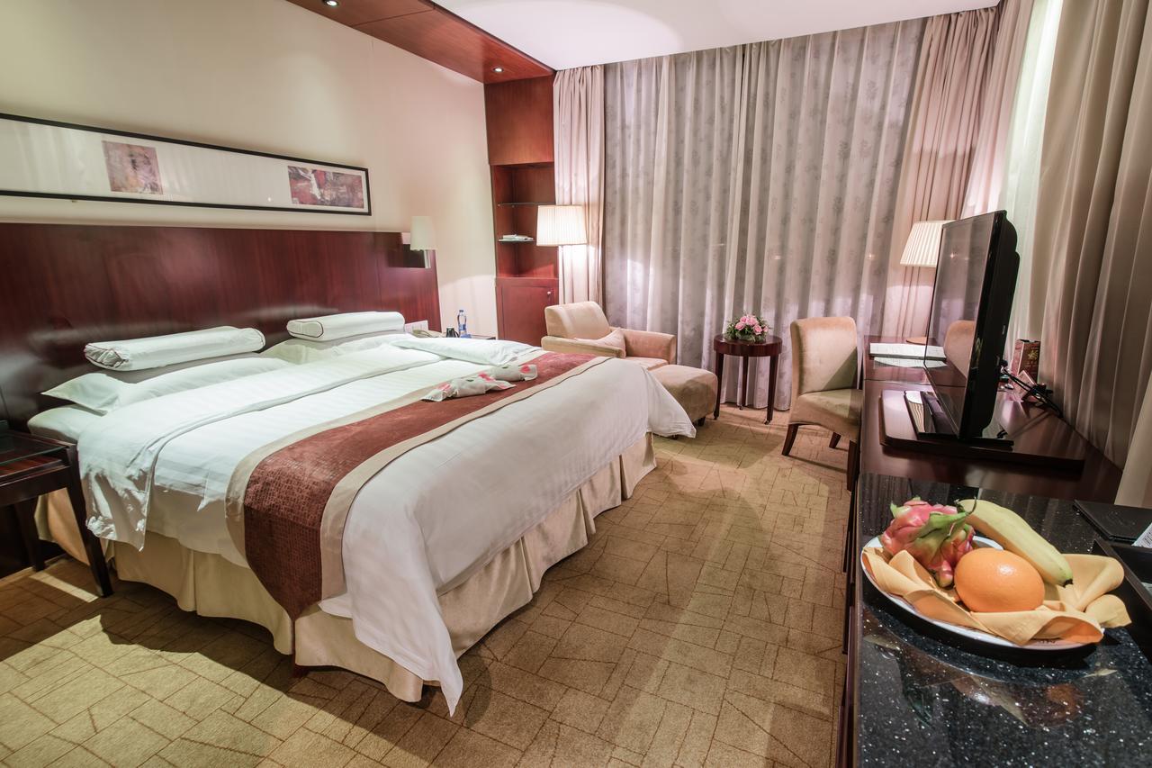 Howard Johnson Plaza Lingang Shanghai Nanhui Exteriér fotografie