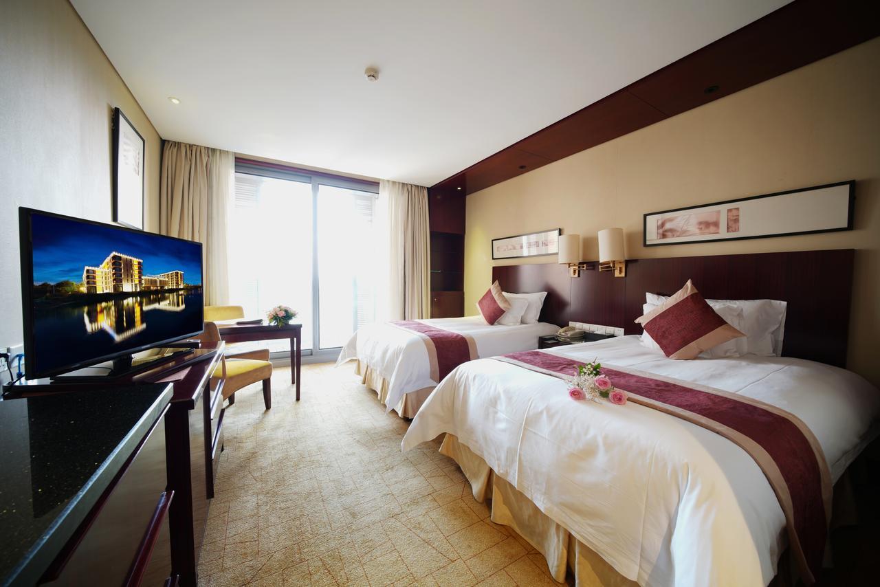 Howard Johnson Plaza Lingang Shanghai Nanhui Exteriér fotografie