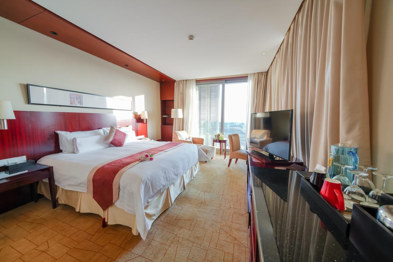 Howard Johnson Plaza Lingang Shanghai Nanhui Exteriér fotografie