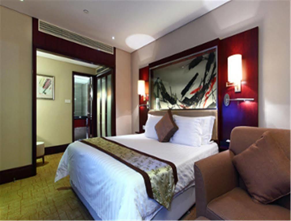Howard Johnson Plaza Lingang Shanghai Nanhui Exteriér fotografie