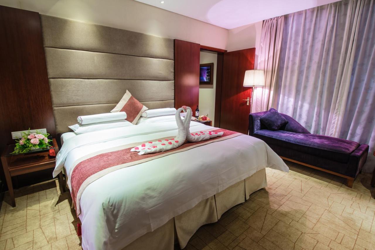 Howard Johnson Plaza Lingang Shanghai Nanhui Exteriér fotografie